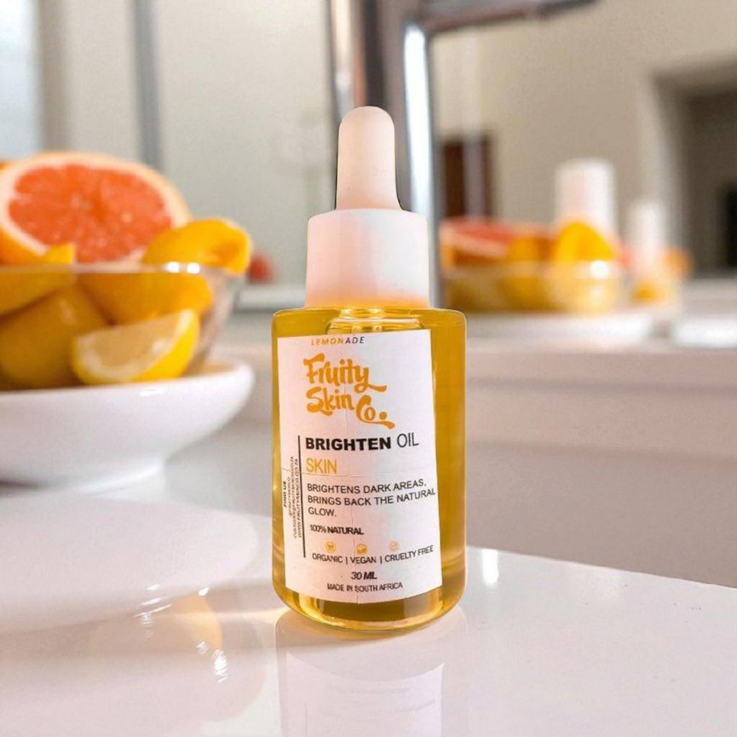 Brightening body oil